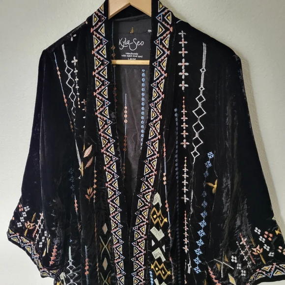 ANTHROPOLOGIE KYLA SEO Crushedd Velvet Embroidered Open Jacket - Picture 2 of 9